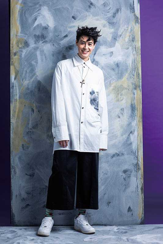 Jolin Wu的長版襯衫有寬大領口和袖口，和Teddy日常穿搭風格很像。（圖／莊立人攝）