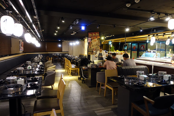 台北聚餐火鍋吃到飽-嗨蝦蝦百匯鍋物吃到飽，罐裝啤酒喝到飽，單點級水準火鍋吃到飽，頂級和牛、生蠔、盒裝冰品吃到飽