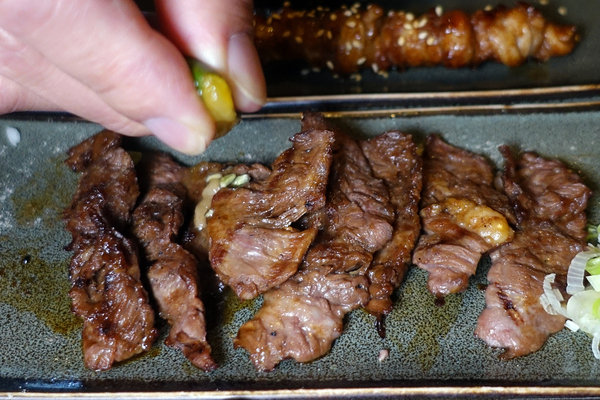 板橋深夜美食-老味噌居酒屋，江子翠捷運美食，板橋江子翠好吃串燒，能開心吃燒烤喝酒的板橋人氣宵夜推薦 