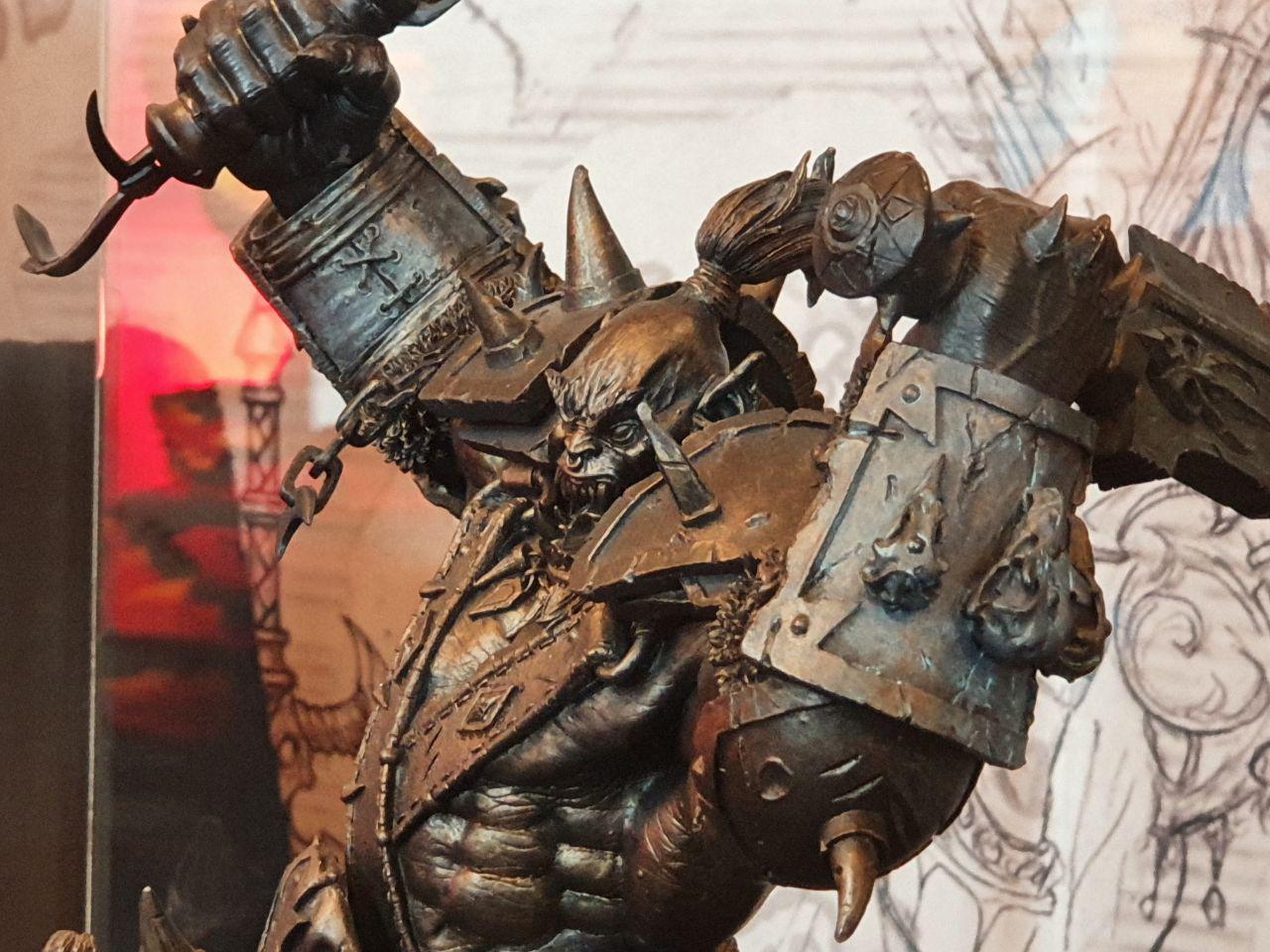 全台灣只剩一組的暴雪員工紀念禮品「獸人狼騎士雕像」。