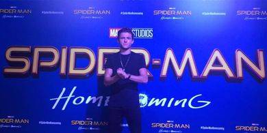 Pakai Kostum Spider-Man, Tom Holland Tak ke Toilet selama 11 Jam