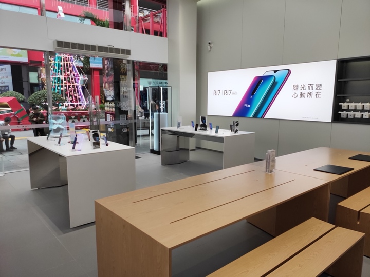 OPPO 信義威秀門市體驗店開幕，元旦連假買手機抽 OPPO 買單優惠