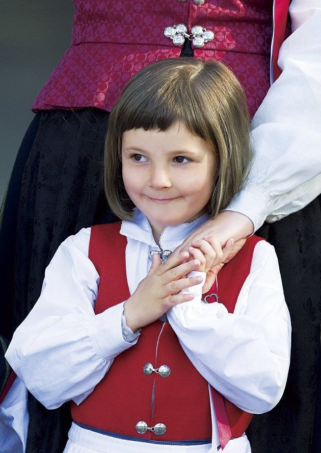 ノルウェー王室のアレクサンドラ王女 少女からティーンエイジャーへ変貌中