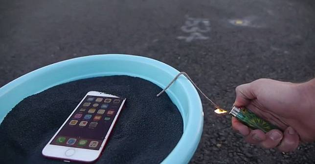 Uji Ketangguhan, iPhone 7 Diledakkan dengan Bubuk Mesiu