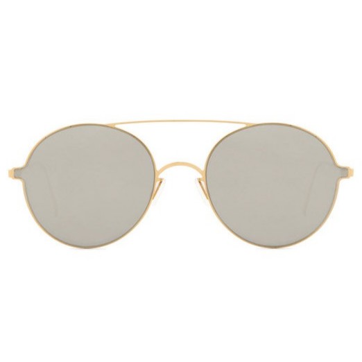 商品介紹眼鏡品牌：Gentle Monster材質產地：titanium眼鏡種類：太陽眼鏡.國際標準抗紫外線UV400附件：原廠眼鏡皮套 . 原廠拭鏡布 . 原廠保證卡 .鏡框 : 正面 129 mm