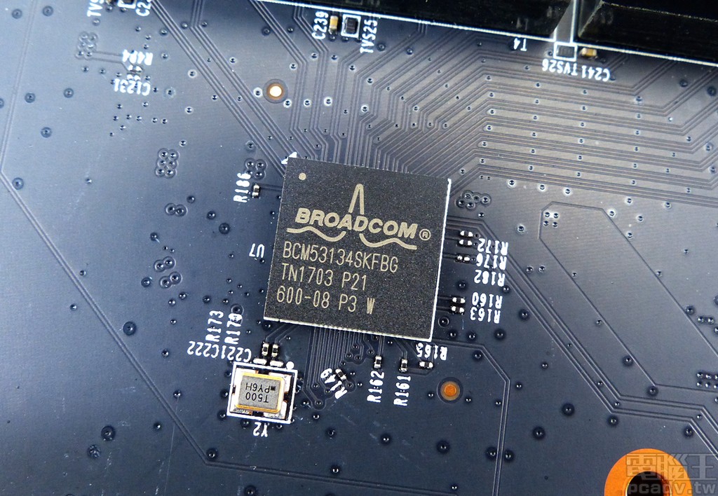 ▲ BCM53134S 負責其餘 LAN5～LAN8，與 BCM4908 透過 RGMII 相互連接。