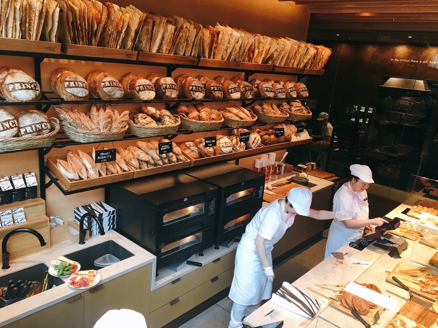 中目黑星巴克1F 麵包坊