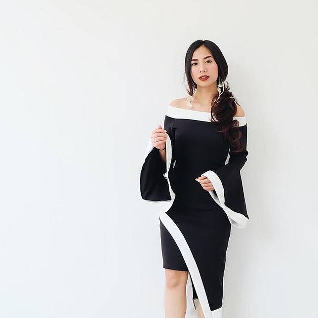 Abel Cantika dengan ponytail hair saat ke acara formal