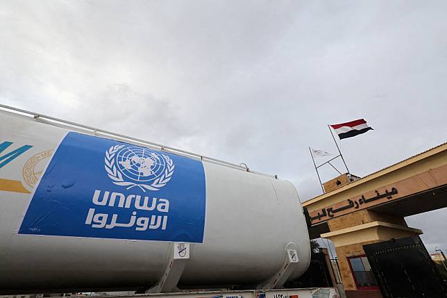 UNRWA的人道物資卡車去年11月27日從埃及進入加薩。路透社