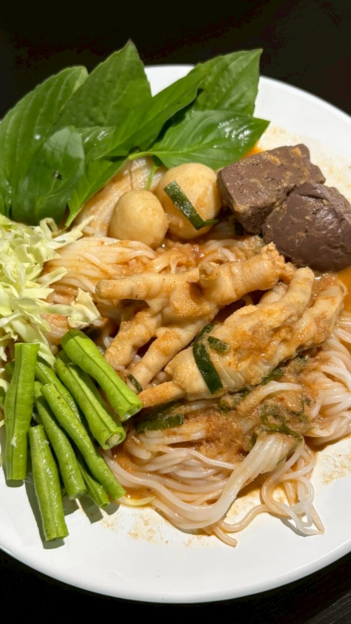 ขนมจีนน้ำยาป่า แม่แดง