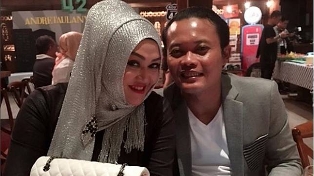 Hasil gambar untuk sule dan istri okezone