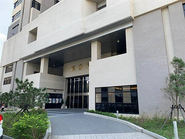 文大校長張鏡湖坐領高薪盜領1800萬  因被告死亡處分不起訴