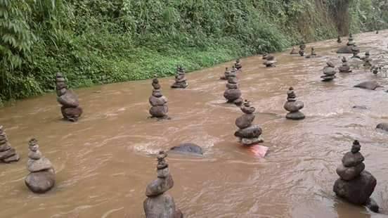 Batu bersusun di sungai Cidahu Sukabumi Jawa Barat