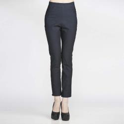 洗滌方式:1.最高水洗溫度攝氏四十度，溫和洗程序2.不可漂白3.熨斗底板最高溫度攝氏一百五十度熨燙及壓燙4.不可以專業乾洗5.不可翻滾烘乾贈品:保溫瓶顏色:紅色、粉色、金色杯蓋型態:彈蓋可鎖商品材質: