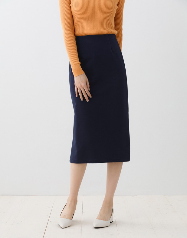 彈性：微彈 <br />柔軟舒適、腰部鬆緊設計、後開岔