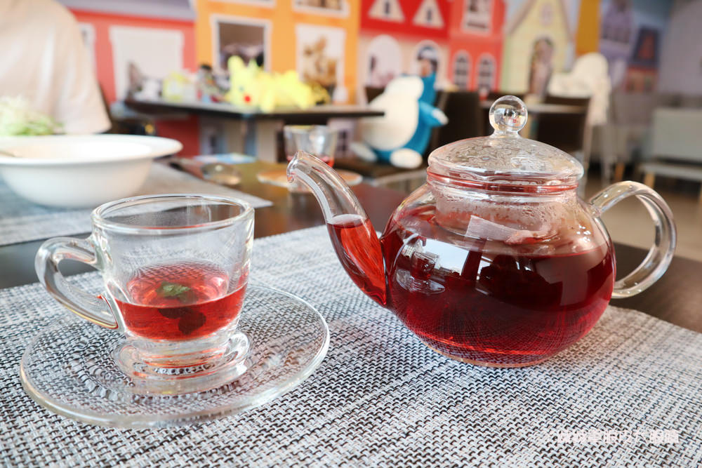 竹北平價美食餐廳推薦流浪貓香草義式廚房，竹北新開幕寶可夢主題美食餐廳！貓奴們快來找主子