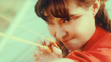 誰說童話故事一定有美麗結局 女孩與機器人〈密室逃脫〉MV 可愛又搞怪