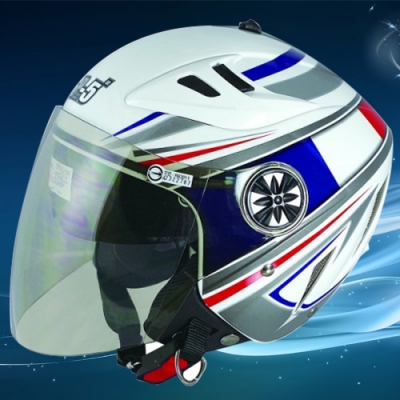 內藏式太陽鏡片 良好的通風和排氣，舒爽不悶熱 符合國家CNS認證標準 台灣知名大廠製造，安全有保障 插扣式設計，簡單快速，方便拆卸