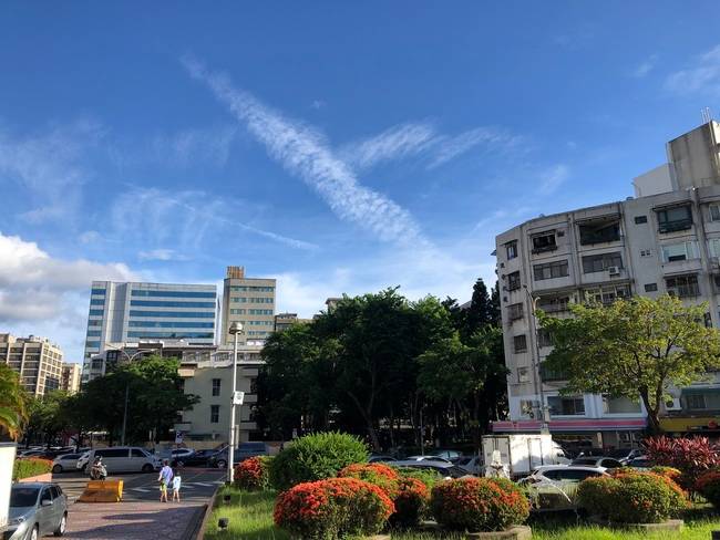 周末持續好天氣！晴朗高溫防紫外線 仍有午後雨機率 華視新聞 Line Today