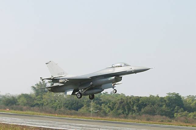 【內幕】反制解放軍機頻擾台　空軍擬為IDF換裝F-16V同級電戰系統