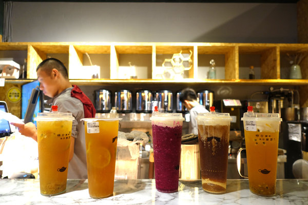 六張犁飲料店-茶山小飲料店，草本機能蛋做的好喝蛋蜜汁，遠企商圈、通化商圈推薦下午茶，好喝好拍的網美飲料店