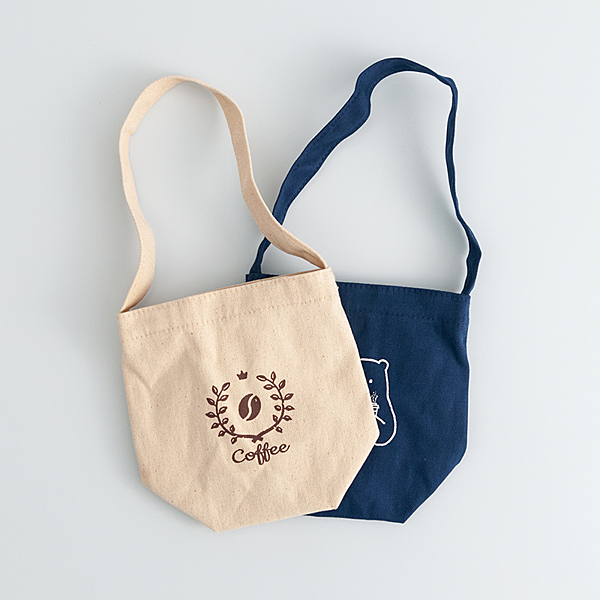 自然手感帆布提袋可當隨身手提袋n中長版加胖設計，可提可掛攜帶方便，容量更大。n帆布材質，簡約大方