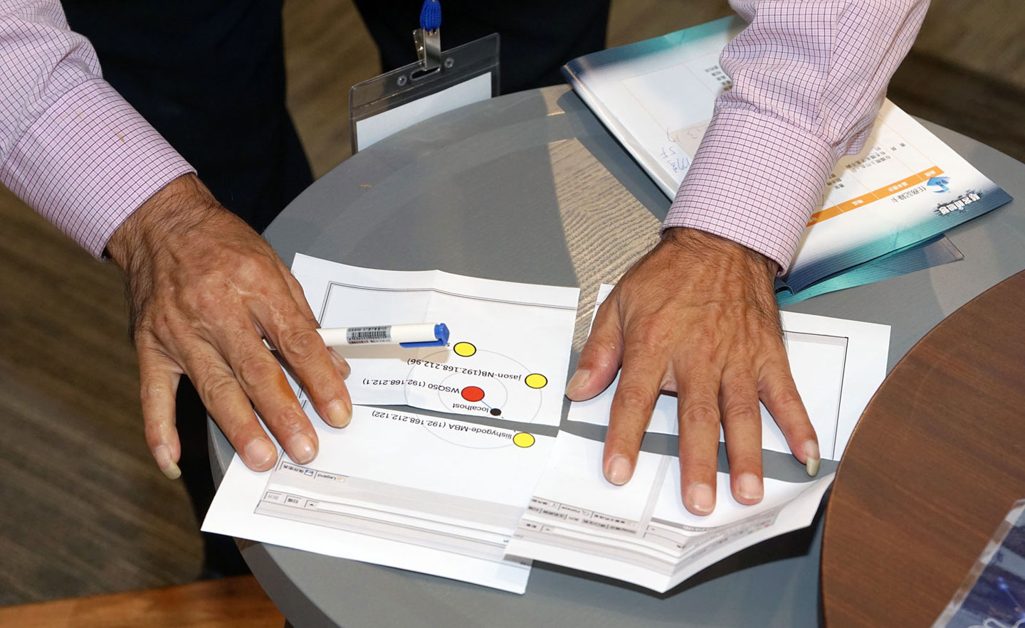 不同的紙片似乎可以拼湊在一起？