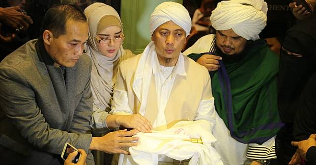 Diragukan Dapat Rambut Nabi Muhammad, Opick Buka Suara