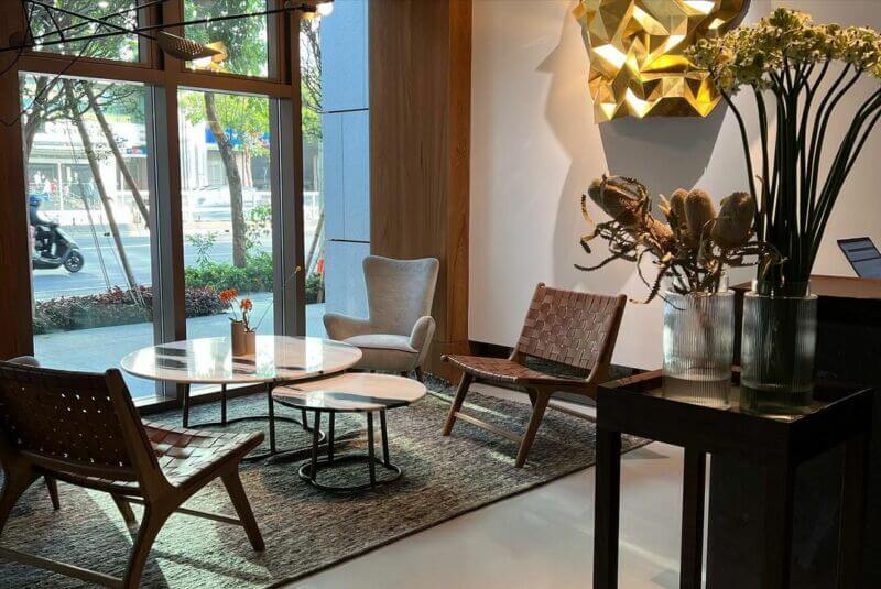 寒居酒店一樓大廳
