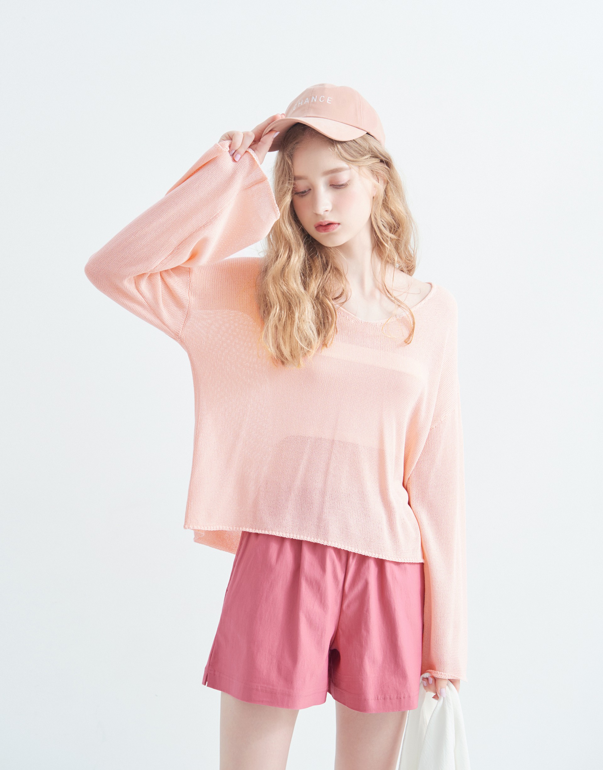 PAZZO+百搭微透肌捲邊粗針織上衣