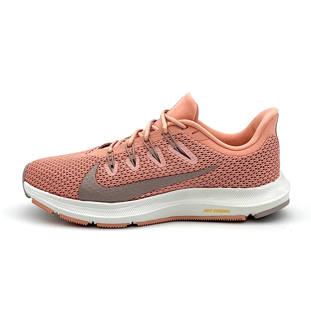 NIKE WMNS QUEST 2 女慢跑鞋-CI3803600-粉全掌Phylon泡棉中底，造就輕盈腳感和回彈緩震性能。Flywire 織線以鞋帶拴緊，保持穩固定位。網布鞋面，維持重點部位透氣與支撐