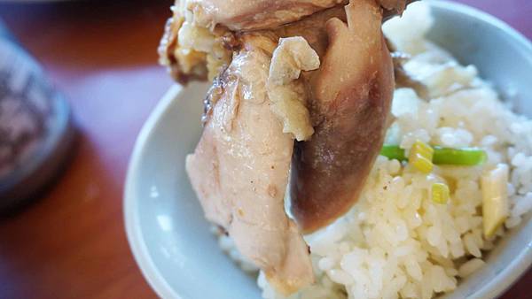 【三芝美食】60年代磚窯雞-皮酥肉嫩便宜又美味的烤雞店，在室內就能看到無敵海景！