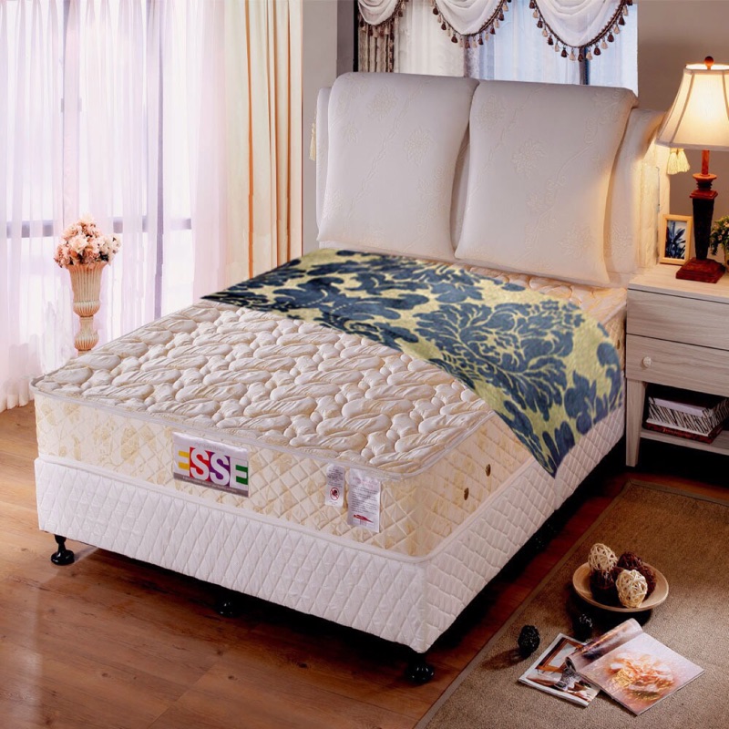 尺寸-雙人5尺厚度-其它【商品規格】 ●尺寸:188長x150寬x18厚cm ●彈簧材質:6吋超耐性高錳碳鋼袋裝獨立筒彈簧 ●產地:台灣 ●彈簧顆數:644顆 ●彈簧結構保用年限:10年 ●因拍攝關係