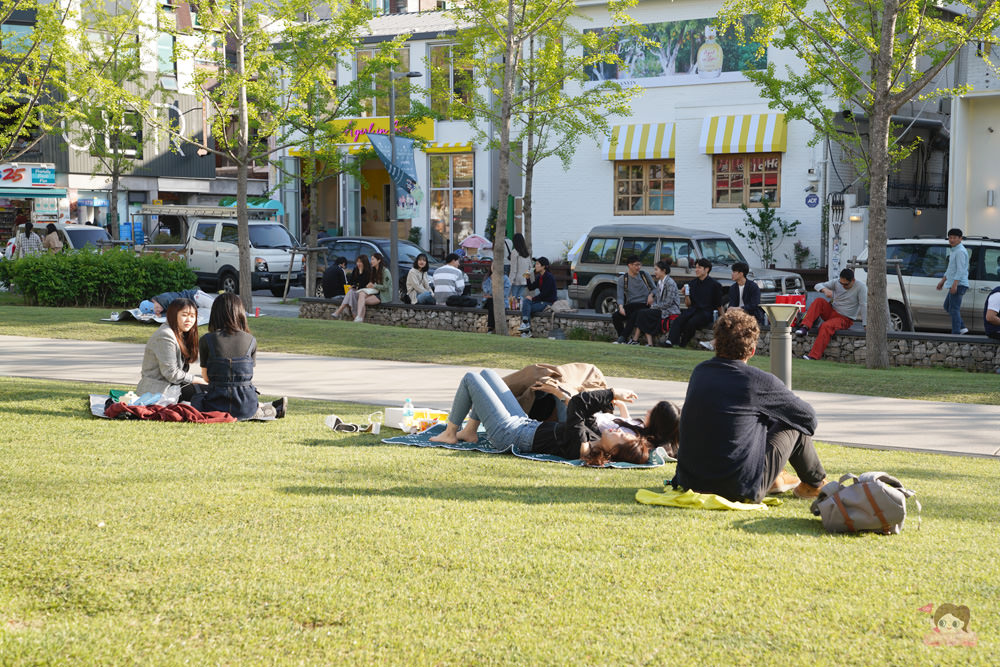 弘大&延南洞咖啡 MOMENT COFFEE (모멘트카페)，美味吐司自己烤，日系雜貨文青風、韓式網美咖啡店