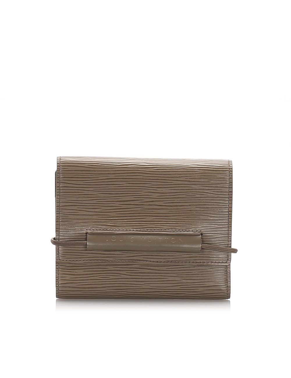 這款卡夾的特色是Epi皮革主體，彈性封口和內部滑動隔層 序列號：MI1010 測量： 長度：10cm 寬度：14厘米 深度：2cm 原產國：法國 包含： -此物品不包含雜物。 評論：我們的實際產品照片