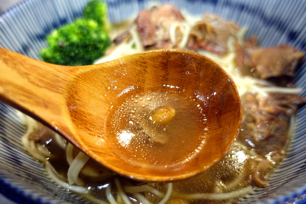 台灣郎正宗牛肉麵-松江南京站好吃牛肉麵，清燉/紅燒/蕃茄/咖哩牛肉麵、油潑抄手麵、手工水餃，中山區牛肉麵推薦(附台灣郎正宗牛肉麵菜單)