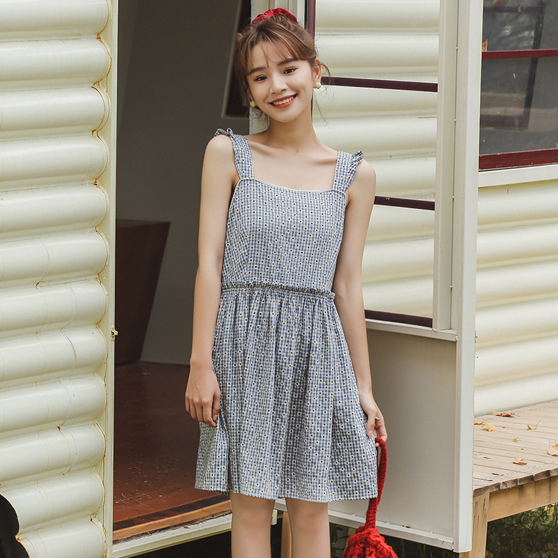 螞蟻q娃法式小眾連衣裙女夏2020新款小花格子吊帶裙收腰顯瘦裙子