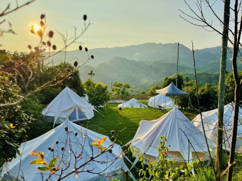 全台10大「森林系豪華露營」推薦！懶人露營免裝備，微光中甦醒超愜意！