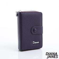 ◎&多層收納好整理|◎&內層撞色,色彩多樣!|◎&簡單大方不退流行品牌定位:流行品牌品牌:DianaJanes黛安娜款式:中夾適用性別:女生尺寸:長14寬3高10cm(前中量)外層材質:牛皮外層材質說