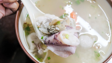 萬伯鹹粥 台南北區成大美食，宵夜場也吃得到的海鮮粥、蝦仁肉絲飯！