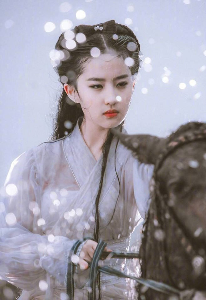 古裝&時裝都好看的神顏女星TOP 3：劉亦菲