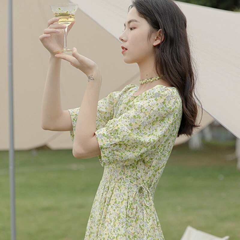 2022夏季新款小清新溫柔風初戀森系茶歇法式黃色碎花連衣裙超仙女