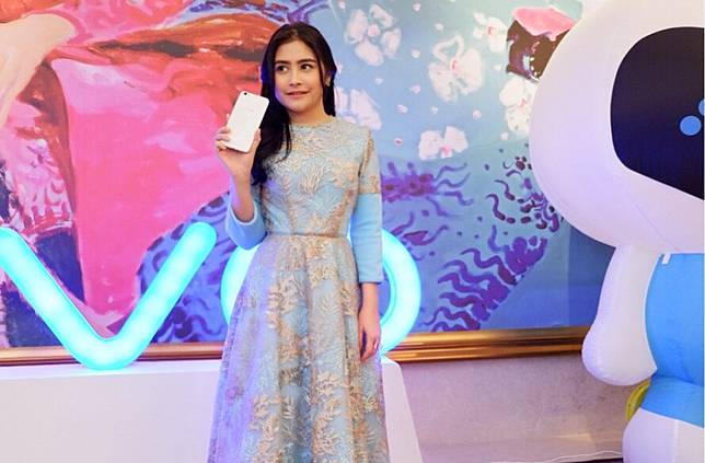 10 Inspirasi Fashion Lebaran ala Prilly Latuconsina dan Seleb Cewek Indonesia yang Bisa Kita Tiru!