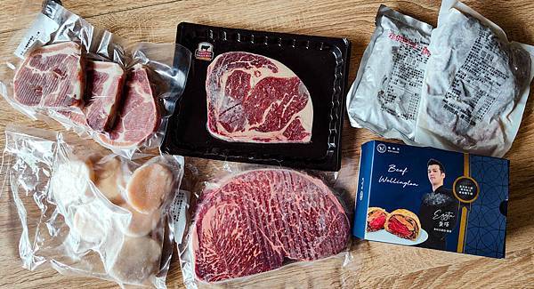 【宅配美食】唯典客-老饕級肉品、頂級肉品、頂級和牛、頂級食材、威靈頓牛排！年菜肉品必備、火鍋季肉品、干貝CAB 美國熟成沙朗%2F肋眼牛排、巧克力和牛後腰牛排、北海道超巨大干貝