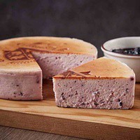 #無奶油-蛋糕變得簡單、純淨起士公爵去除了傳統乳酪蛋糕添加的奶油和鮮奶油。我們大量地使用乳酪，因為只需要它的天然乳脂，蛋糕就充滿豐富的香味，也減少許多過度的熱量。#無澱粉-蛋糕變得更「輕」我們也不添加