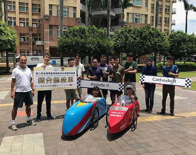 讓小學生製作空氣車船 勤益科大小學科學營樂趣多