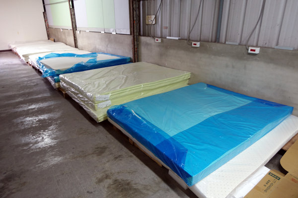 台中床墊工廠直營,台中獨立筒床墊,大里八鐘頭展示工廠,平價乳膠獨立筒床墊, 彈簧保固10年、流程透明手工客製獨立筒床墊