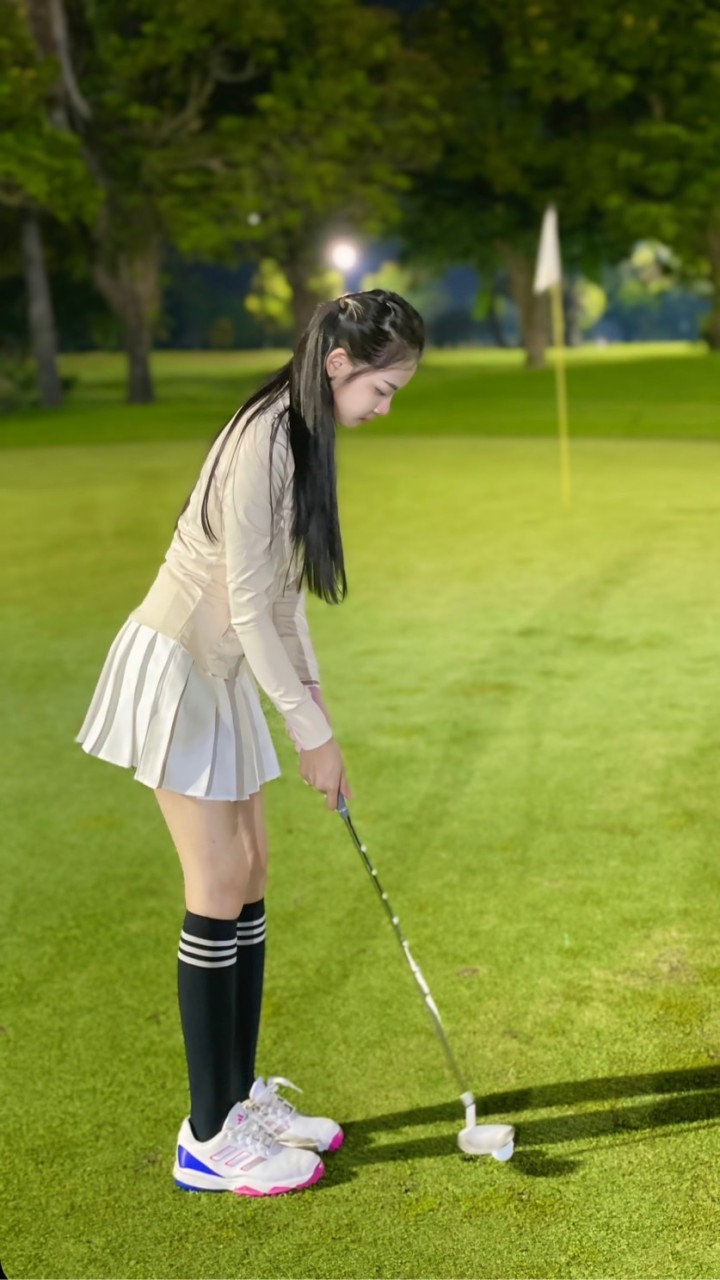 ด้อม อ้อแอ้ ตีกอล์ฟได้นิดหน่อย⛳️