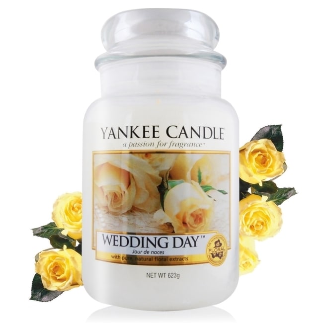 預計出貨日2-5天 中文品名：YANKEE CANDLE香氛蠟燭-婚禮的祝福(623g) 規格：623g/22oz ◆使用方式：點燃燭芯即可享受芳香，直接蓋上即可熄滅，不產生黑煙。 ◆保存方法：請置於