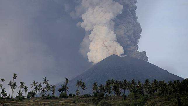 Unduh 880 Gambar Gunung Meletus Animasi  HD